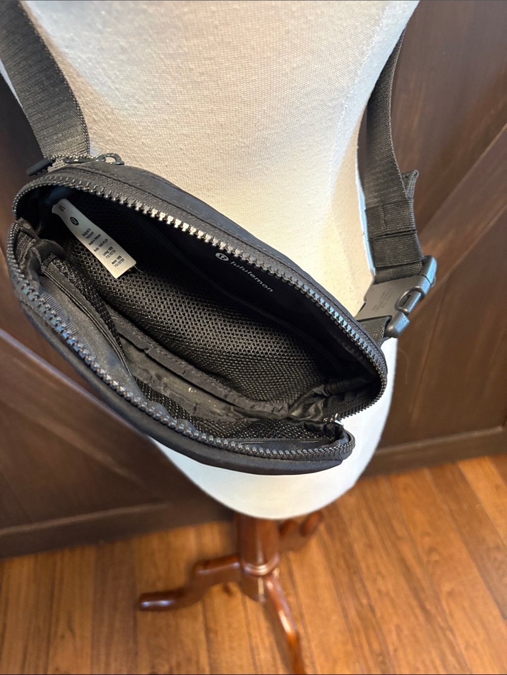 lululemon athletica Black Crossbody/Fanny Pack - Picture 6 of 6